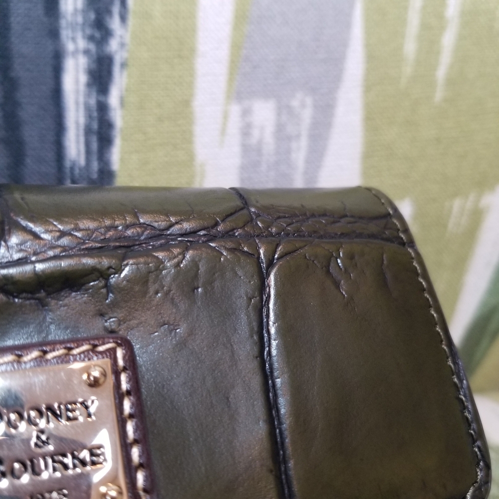Dooney & Bourke Denison Flap Wallet In Olive Croco Effect Trifold Wallet - Picture 14 of 14